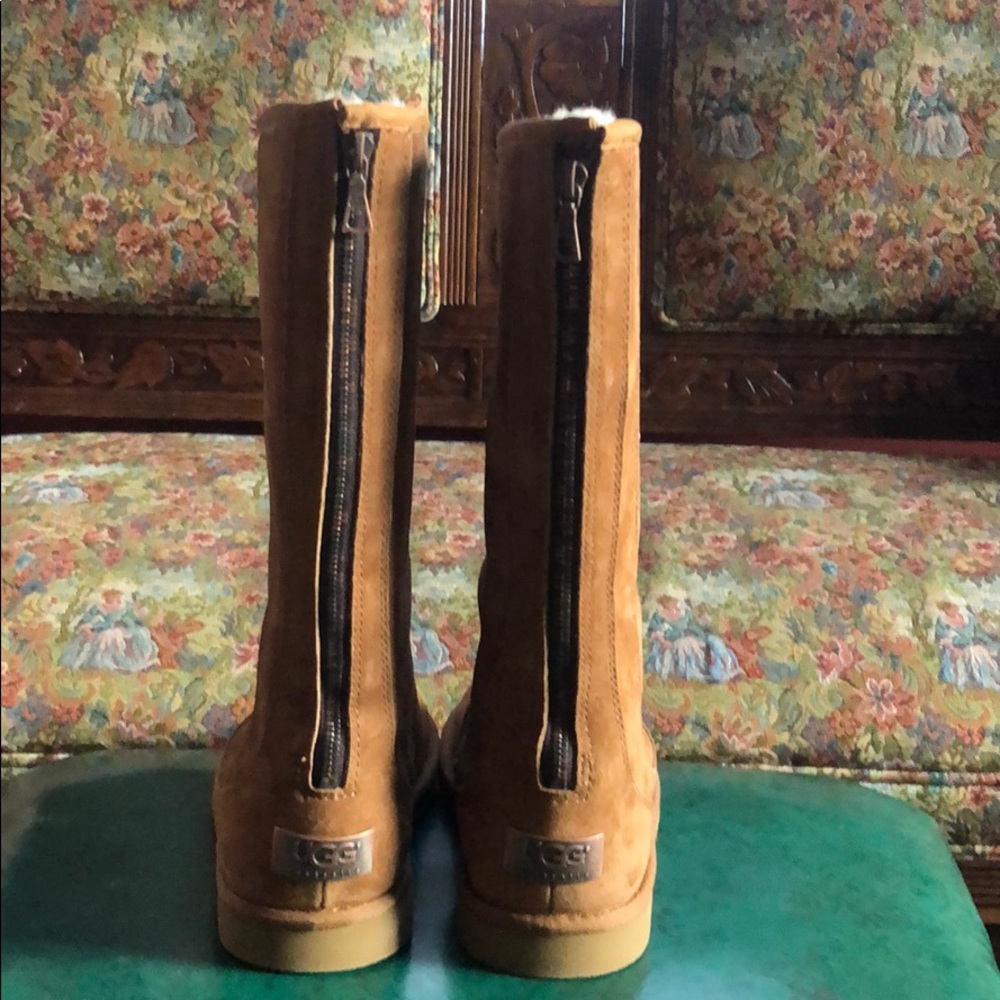 ⭐️UGG ⭐️Boots - Picture 3 of 9
